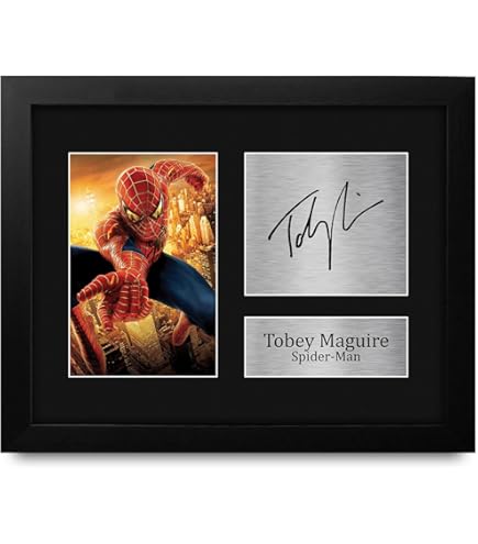 Amazon｜HWC Trading Tom Holland ギフト サイン入り A4サイズ